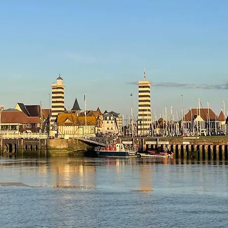 Διαμέρισμα Trouville-sur-mer Cozy With Private Courtyard Touques